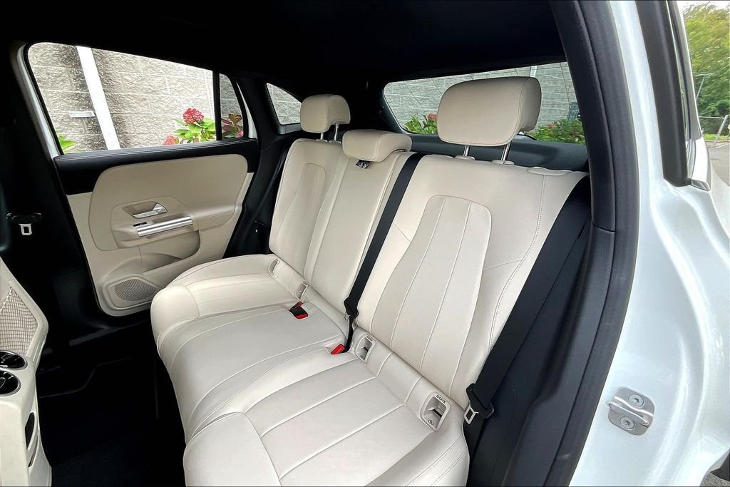 Certified Used 2025 White Mercedes-Benz GLA 250 image 28