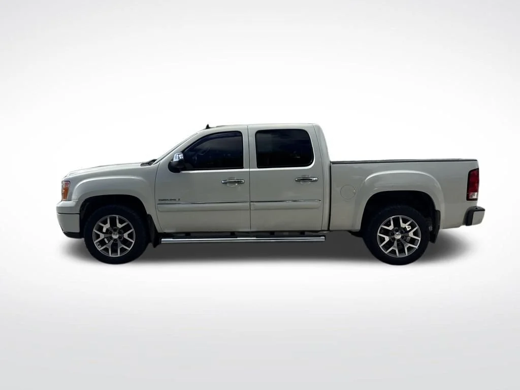 Used 2011 White GMC Denali image 8