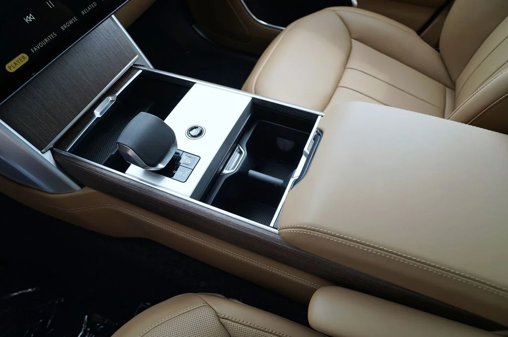 New 2026 Varesine Blue Land Rover SE image 30