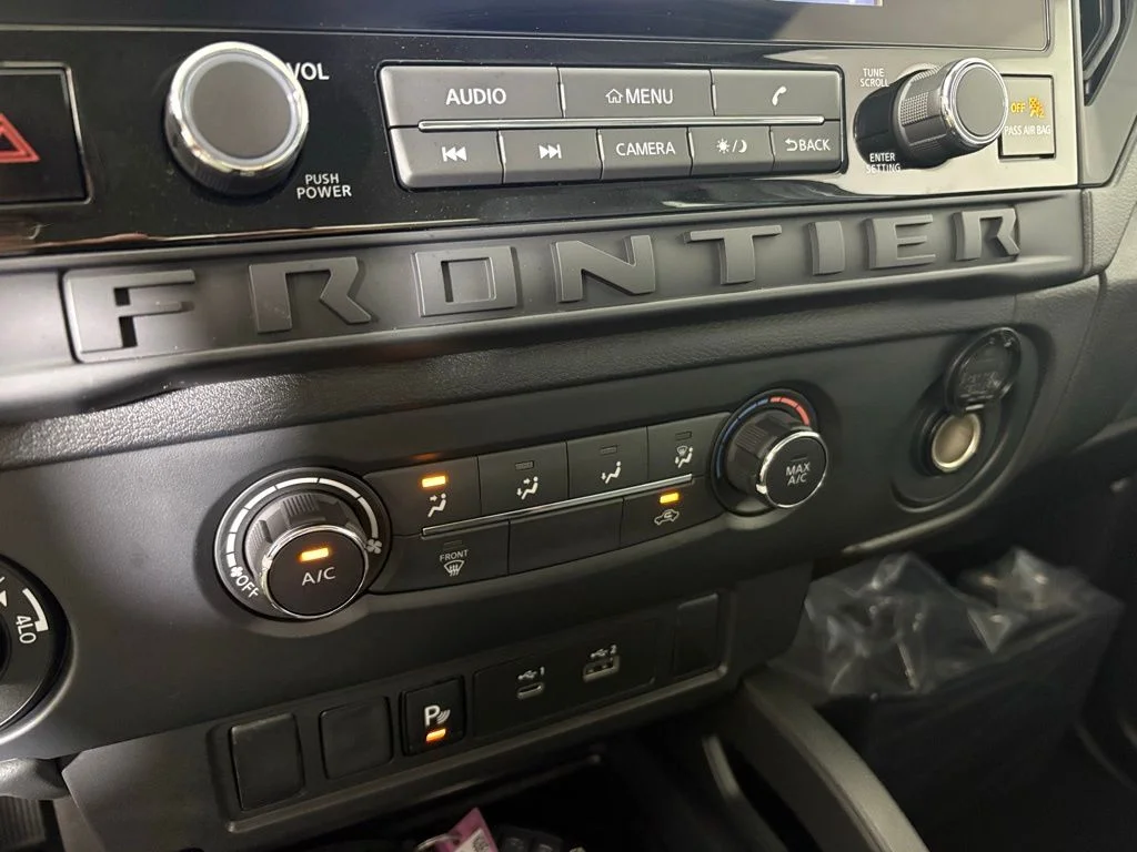New 2026 Glacier White Nissan King Cab® S image 28