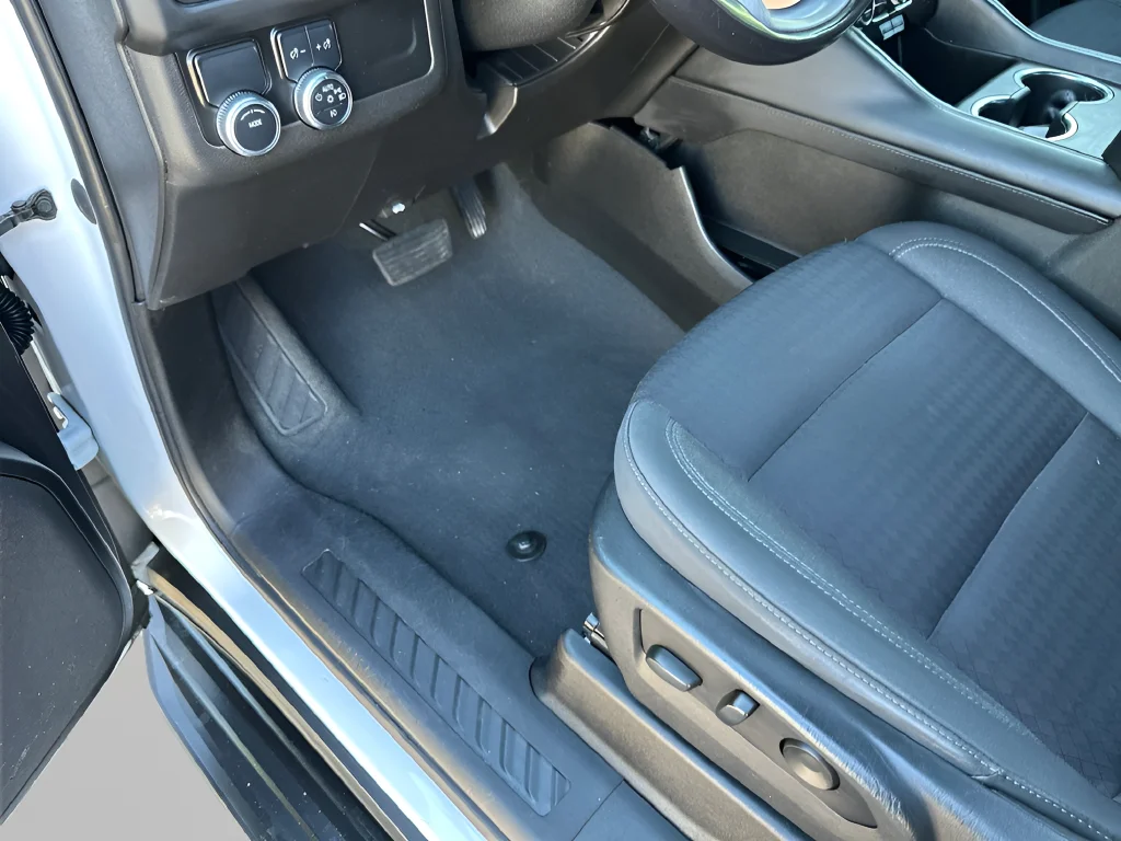 Used 2023 White GMC SLE image 21