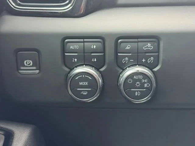 Certified Used 2025 Titanium Rush Metallic GMC AT4 image 38