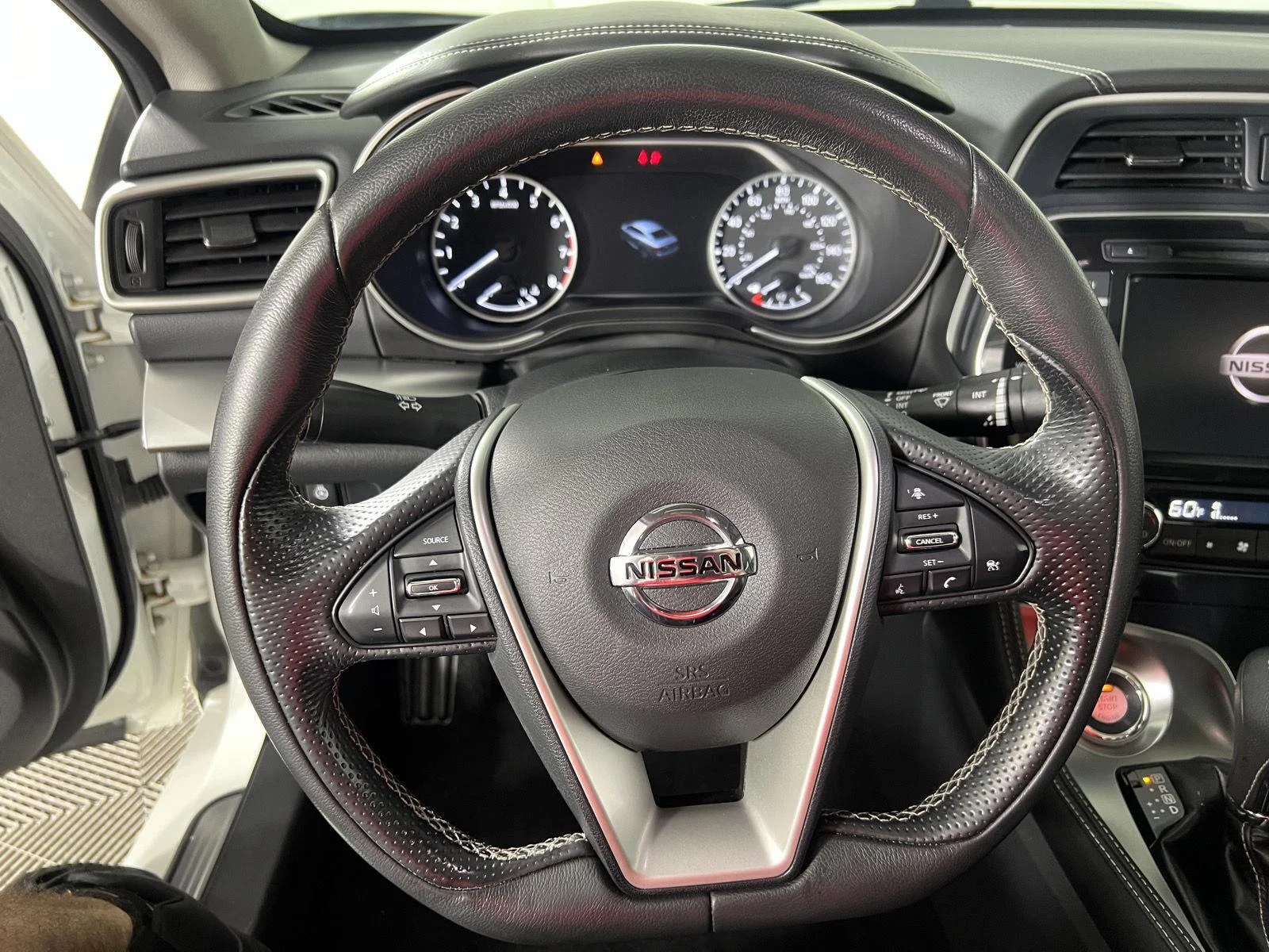Used 2020 Pearl White Tricoat Nissan SL image 25