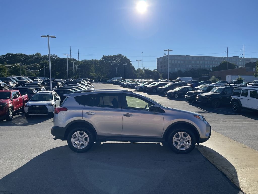 Used 2015 Silver Toyota LE image 7