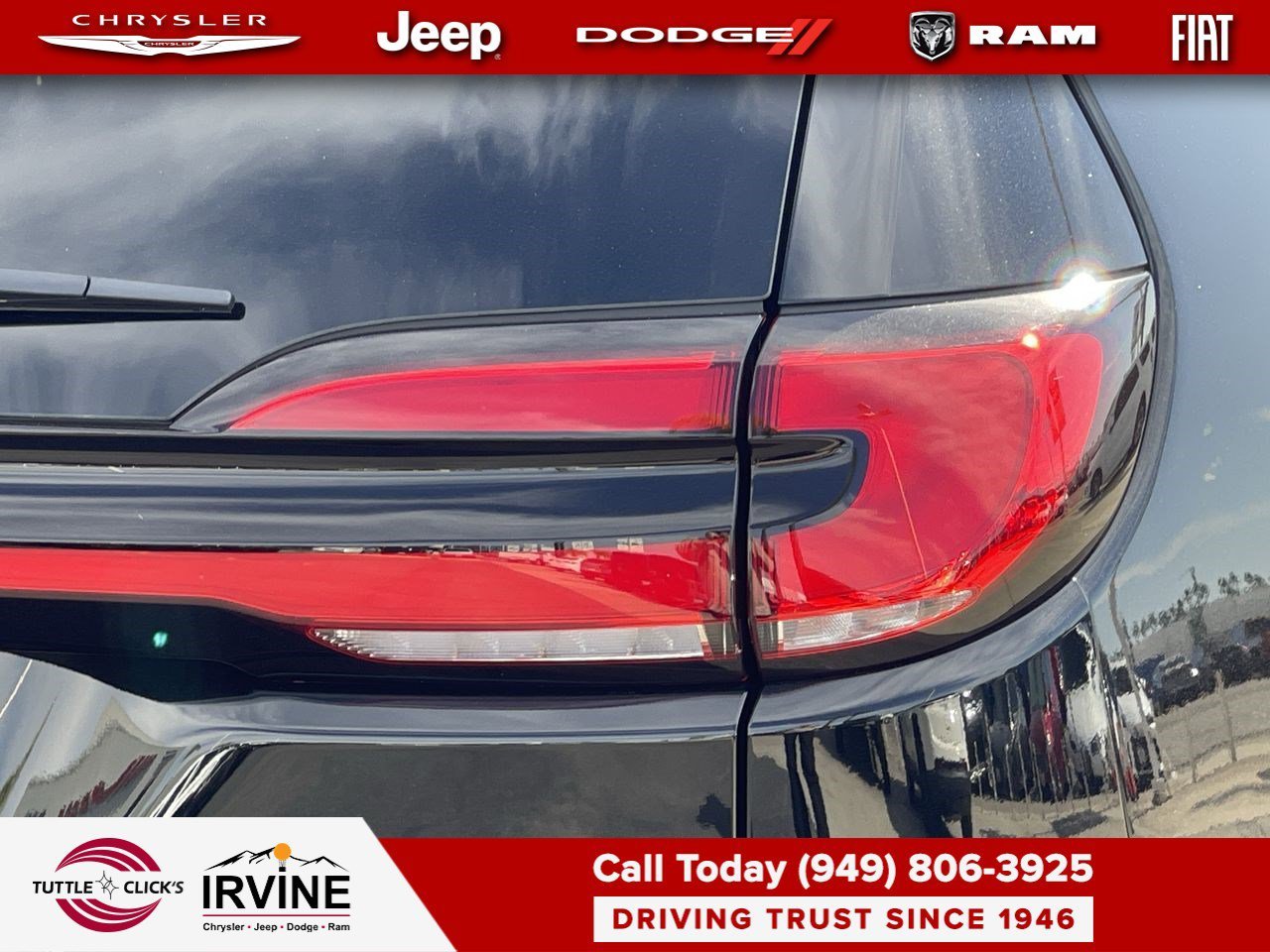 New 2026 Diamond Black Crystal Pearl-Coat Exterior Paint Chrysler Pinnacle image 9