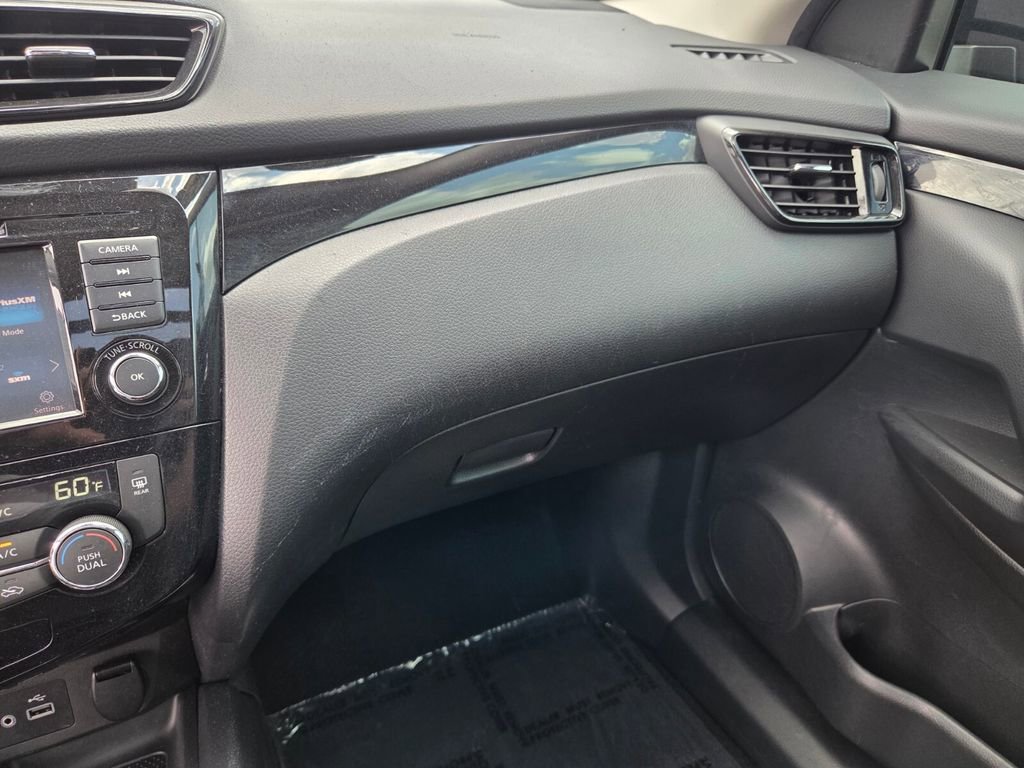 Used 2021 Gun Metallic Nissan SL image 29