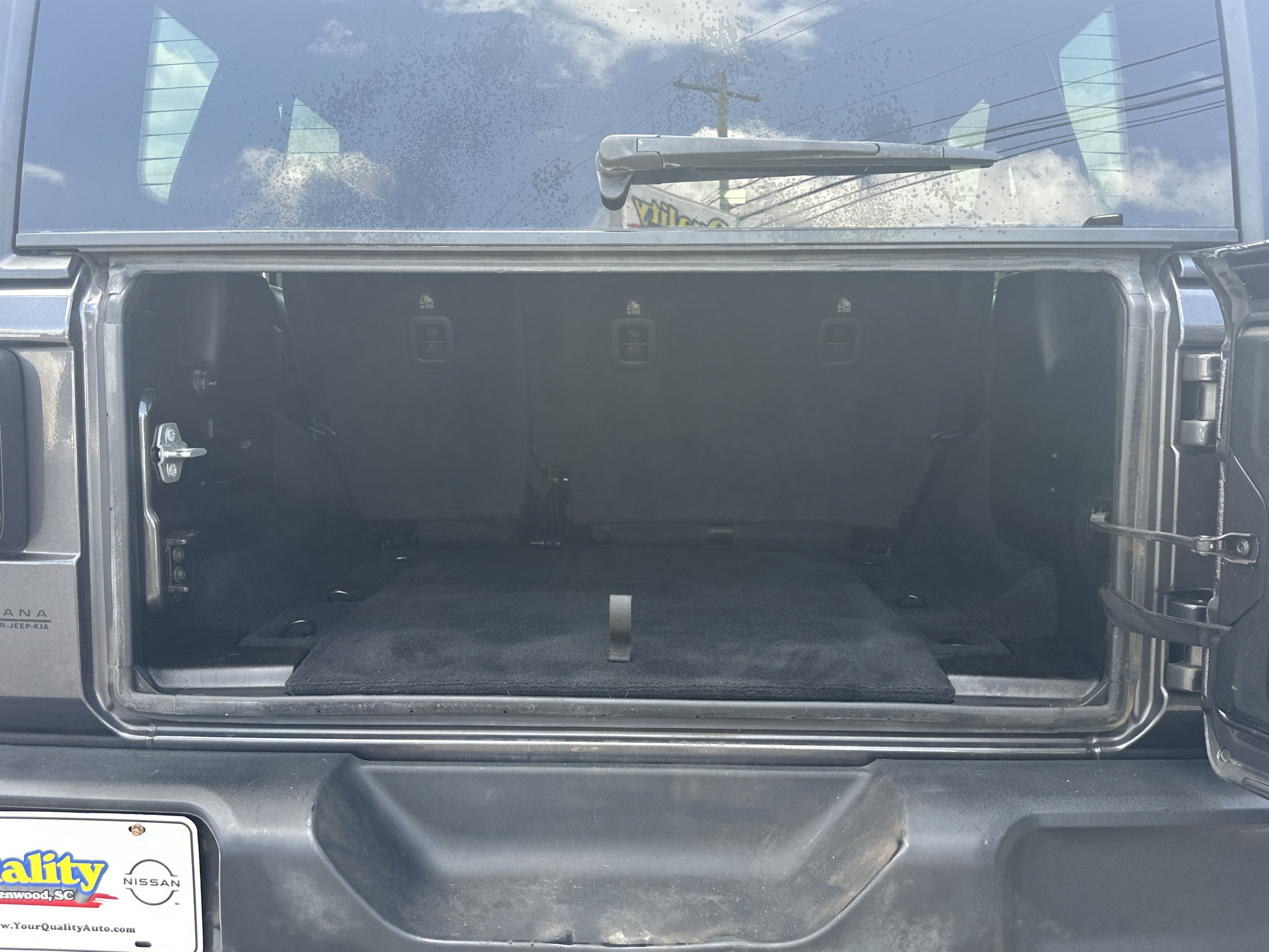 Used 2020 Granite Crystal Metallic Clearcoat Jeep Sport S image 19