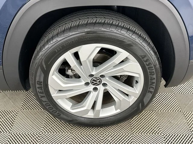 Certified Pre-Owned 2022 Volkswagen Atlas Cross Sport 3.6L V6 SE w/Technology