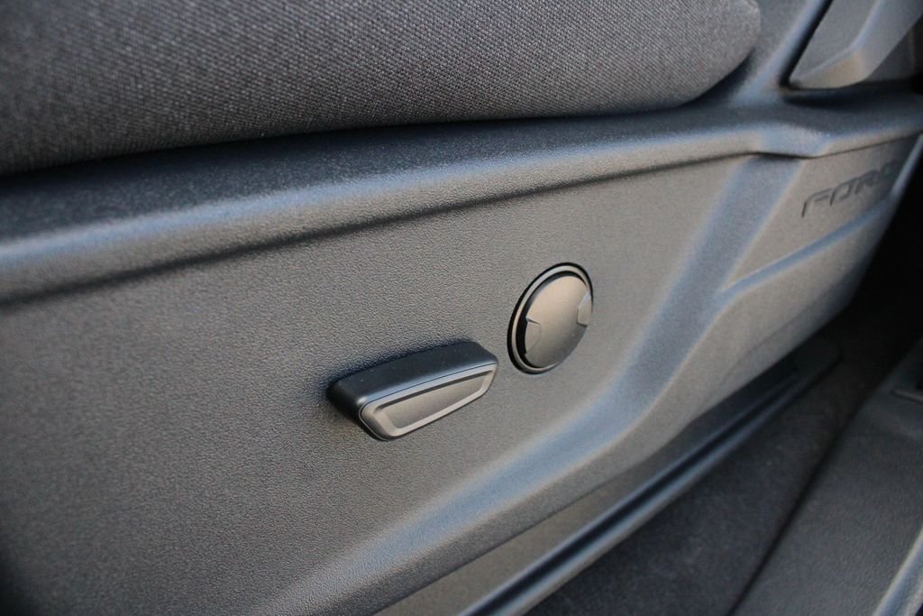 New 2026 Agate Black Metallic Ford XLT image 3