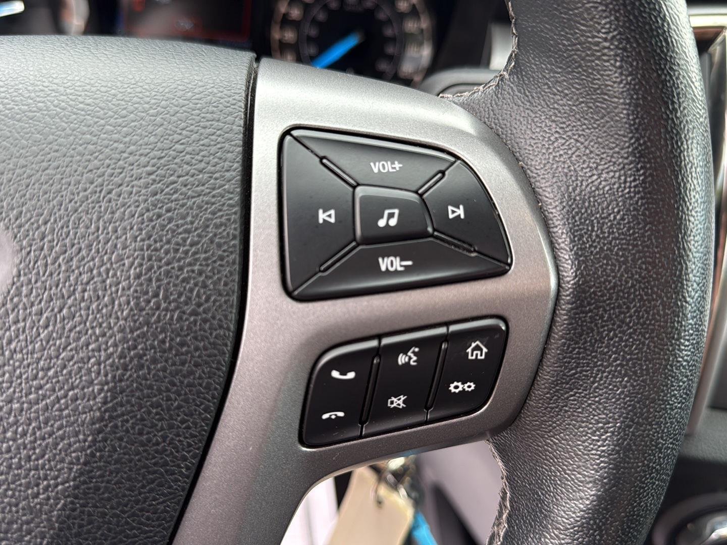 Used 2022 Iconic Silver Ford XLT image 9