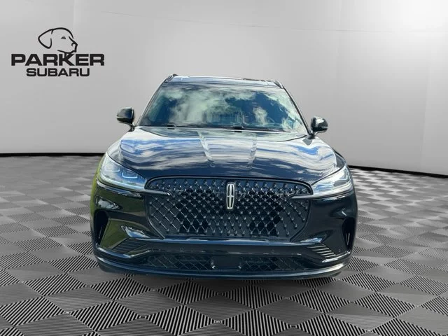 Used 2025 Infinite Black Metallic Clearcoat Lincoln Reserve image 8