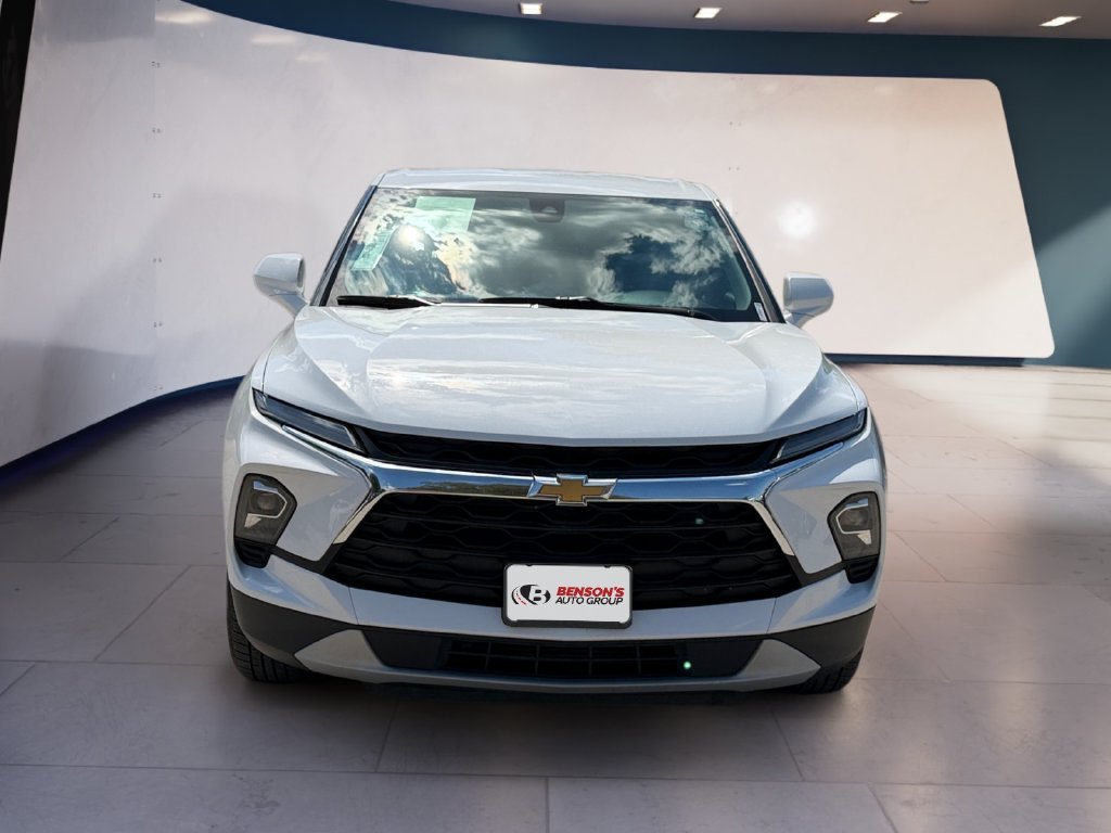 Used 2025 White Chevrolet LT image 8