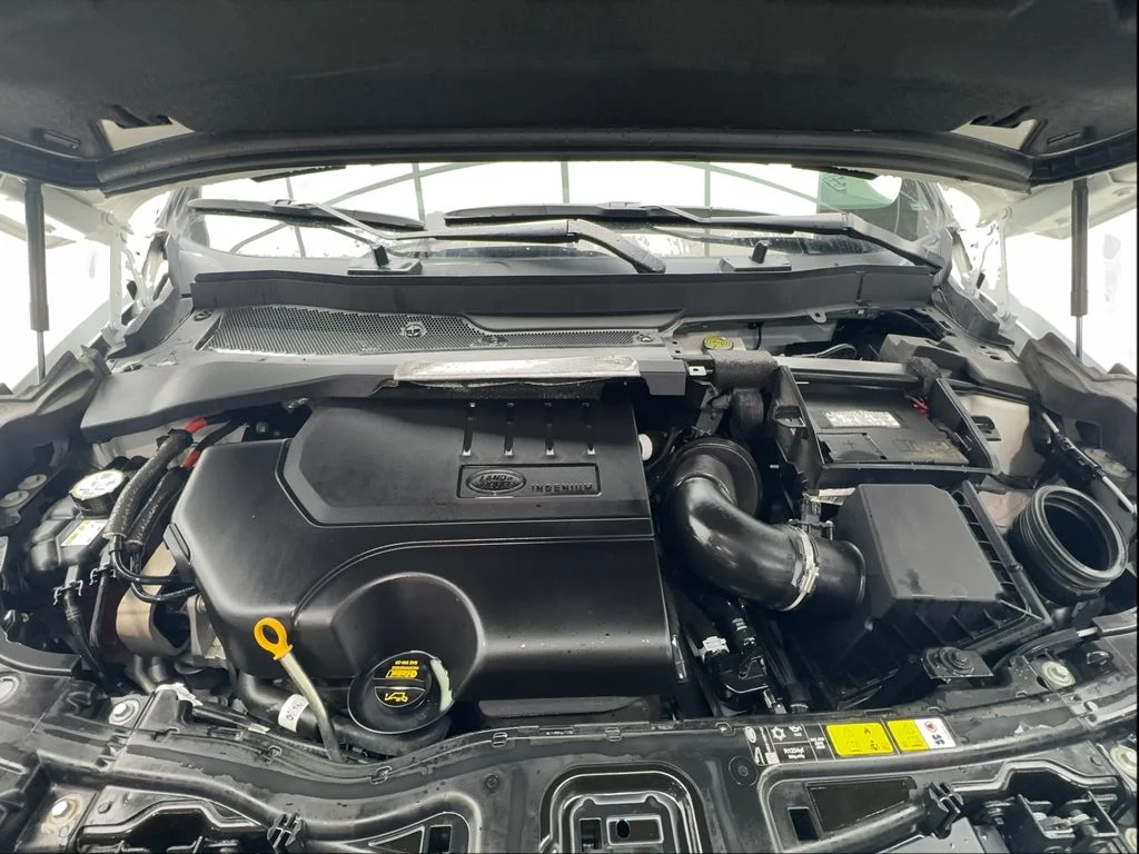 Used 2023 White Land Rover S image 16