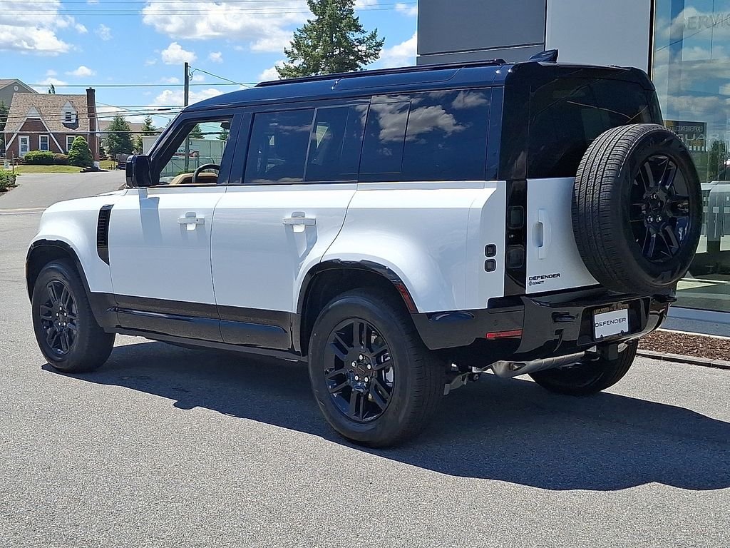 New 2026 Fuji White Land Rover X-Dynamic SE image 4