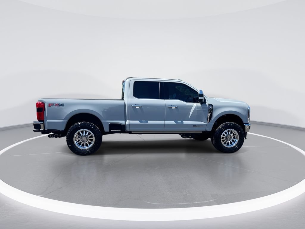 Used 2025 White Ford Lariat image 9