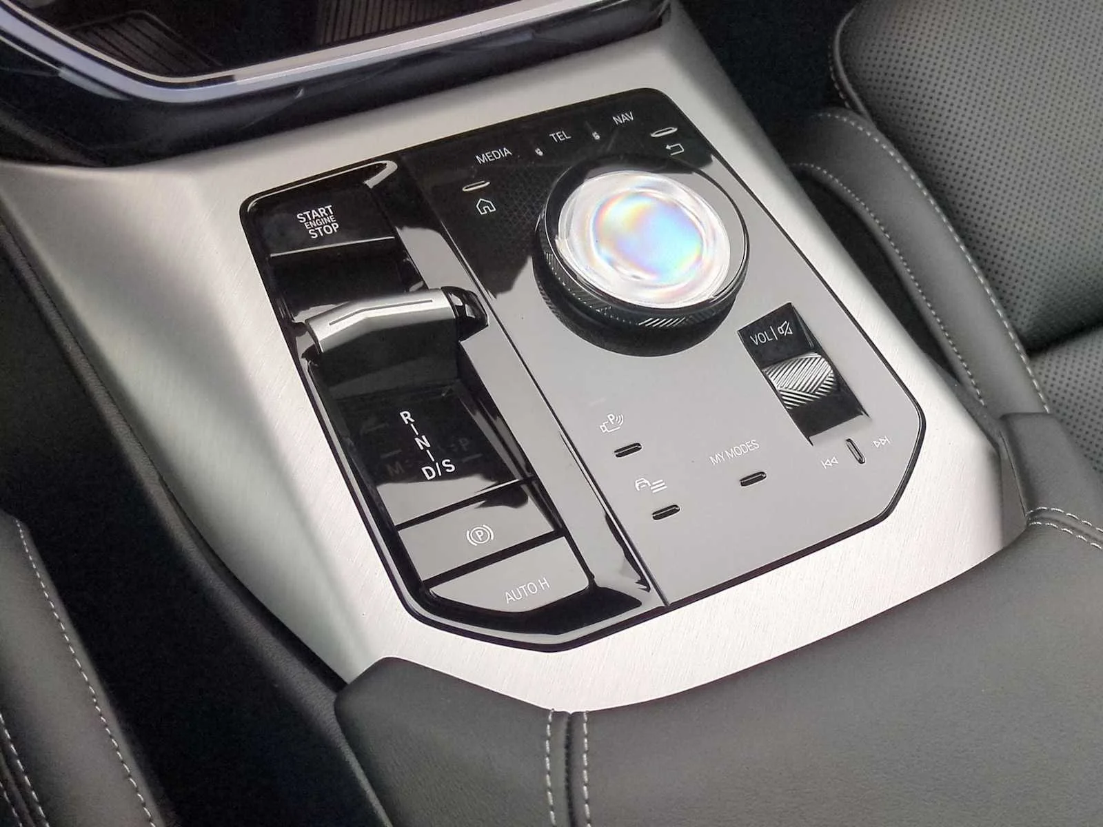 New 2026 Alpine White BMW 30 xDrive image 33