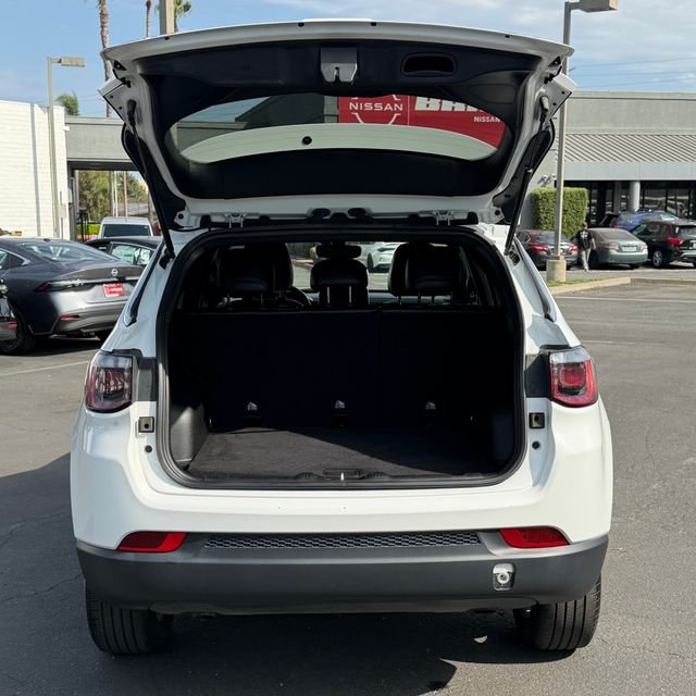 Used 2024 White Jeep Latitude image 7