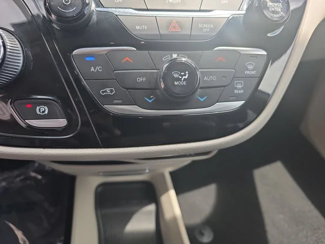 Used 2022 White Chrysler Touring L image 25