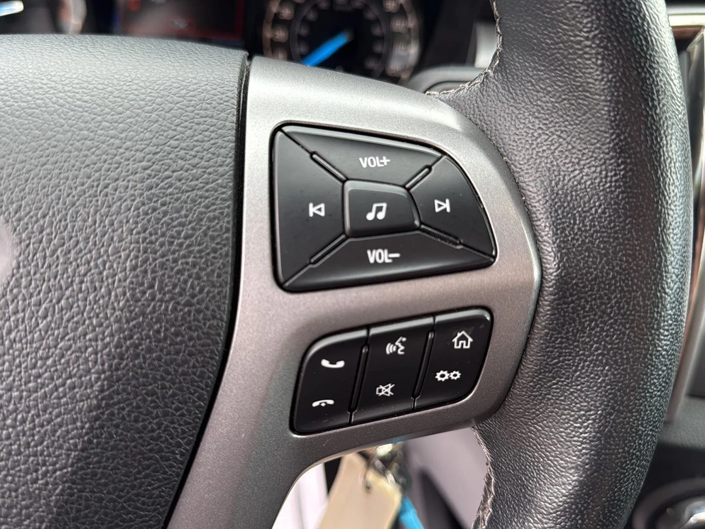 Used 2022 Iconic Silver Ford XLT image 9