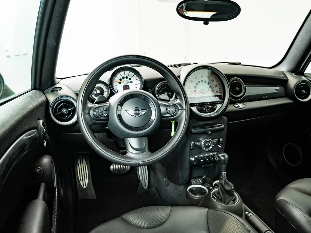 Used 2014 White Silver MINI  image 4