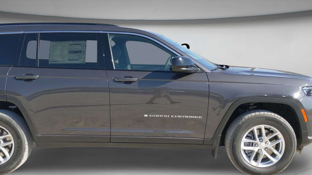 New 2025 Baltic Gray Metallic Clear-Coat Exterior Paint Jeep Laredo image 44