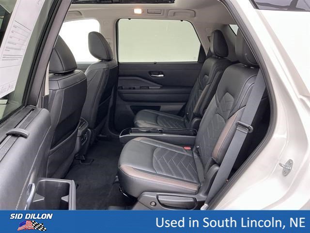 Used 2024 Pearl White Tricoat Nissan Platinum image 19