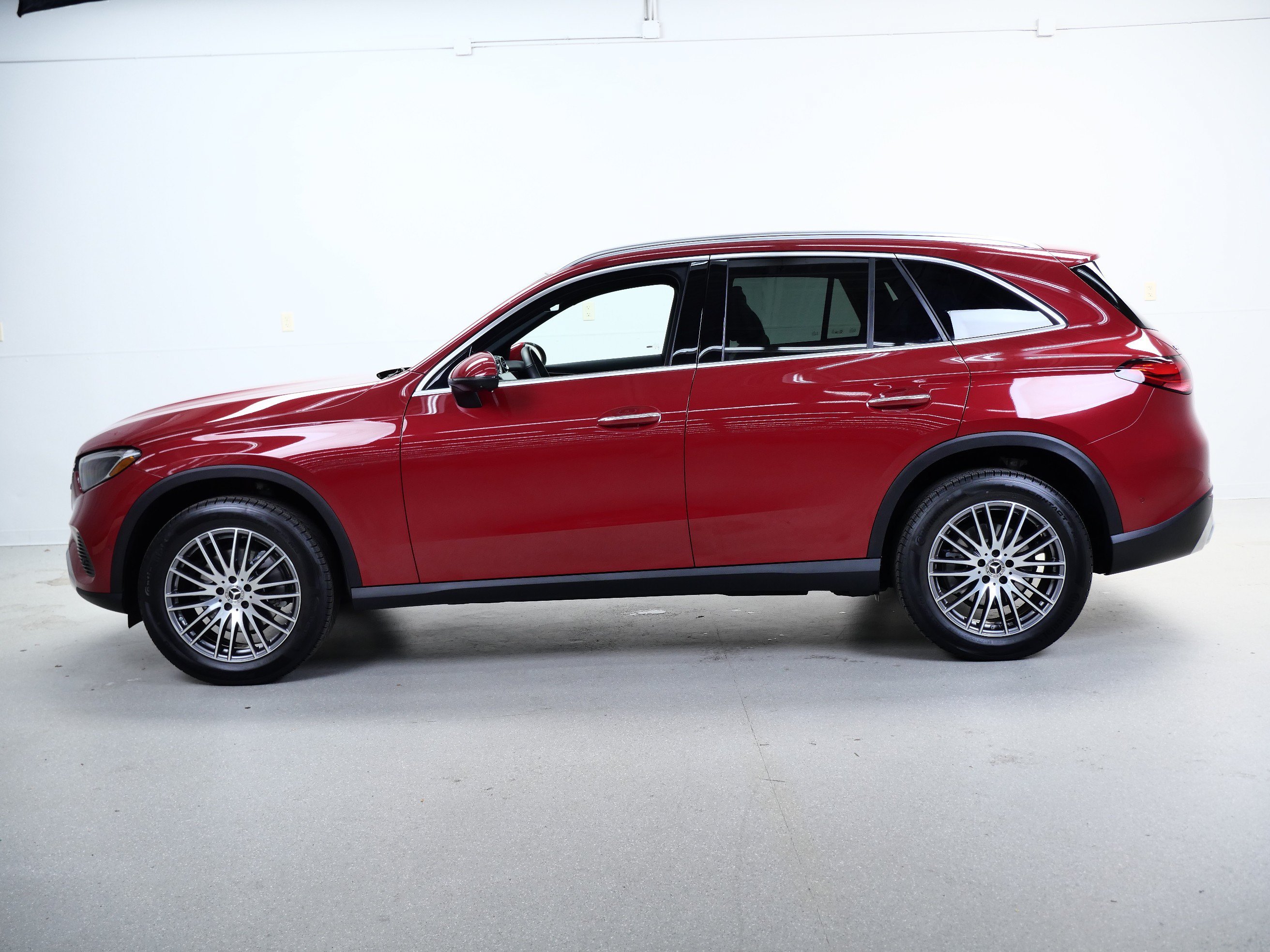Certified Used 2026 MANUFAKTUR Patagonia Red Metallic Mercedes-Benz GLC 300 image 10