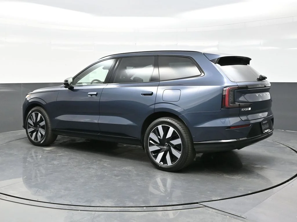 New 2025 Denim Blue Volvo Ultra image 4