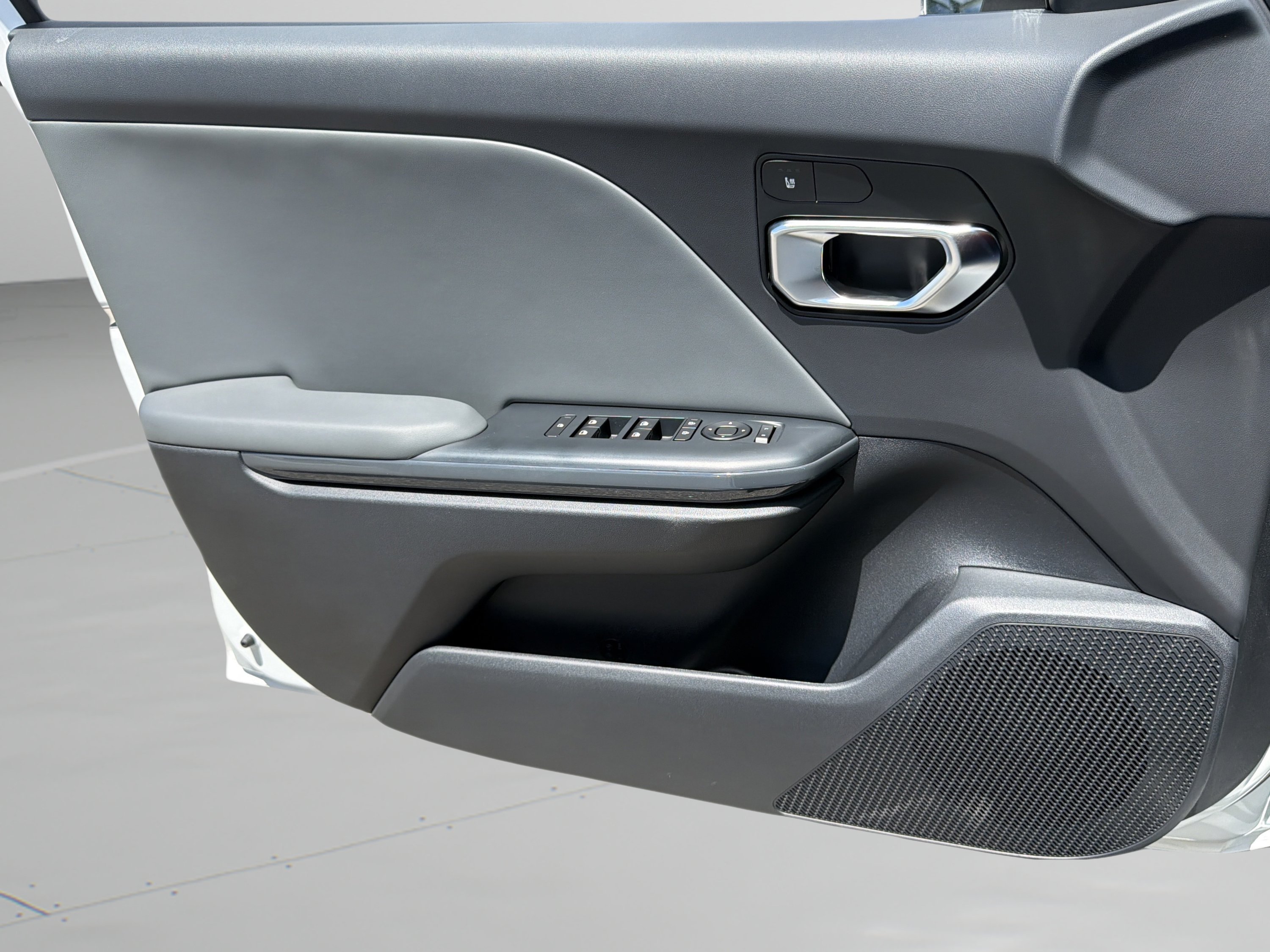 New 2026 Snow White Pearl Kia EX image 16