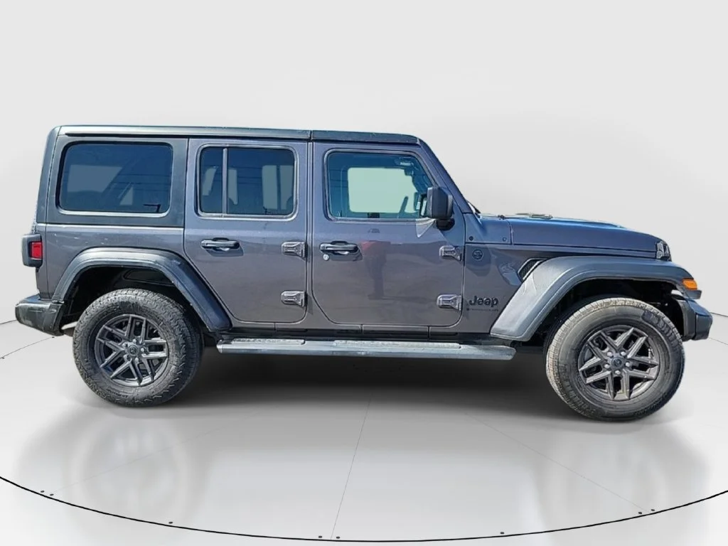 Used 2024 Gray Jeep Sport S image 4