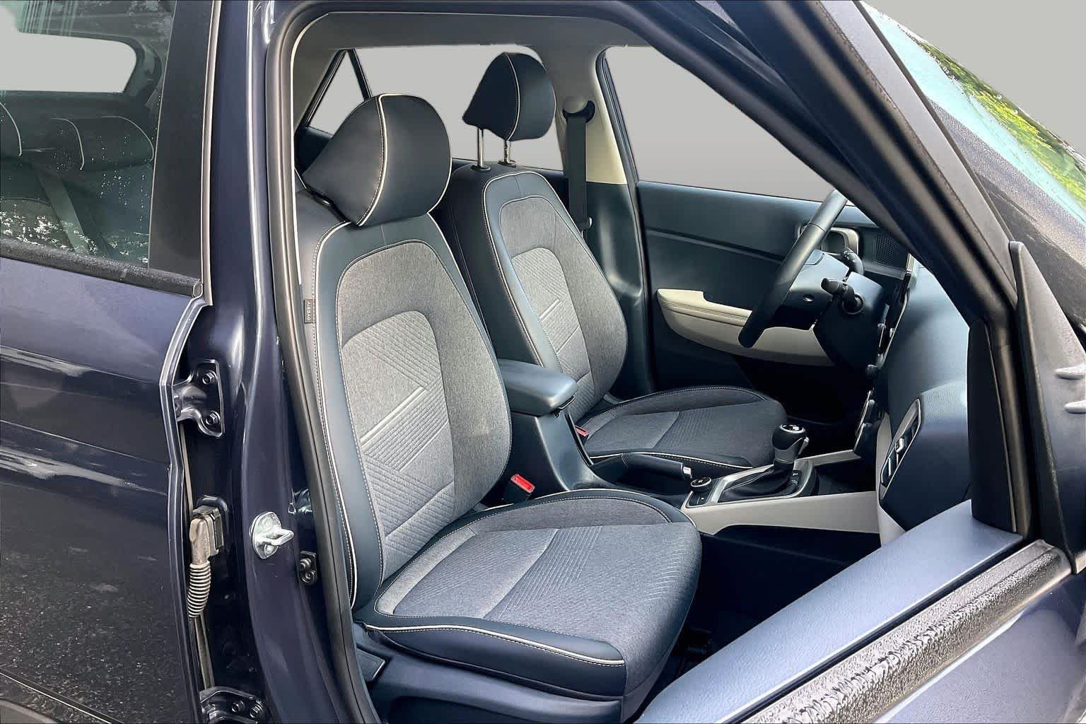 Used 2025 Denim w/White Roof Hyundai Limited image 9