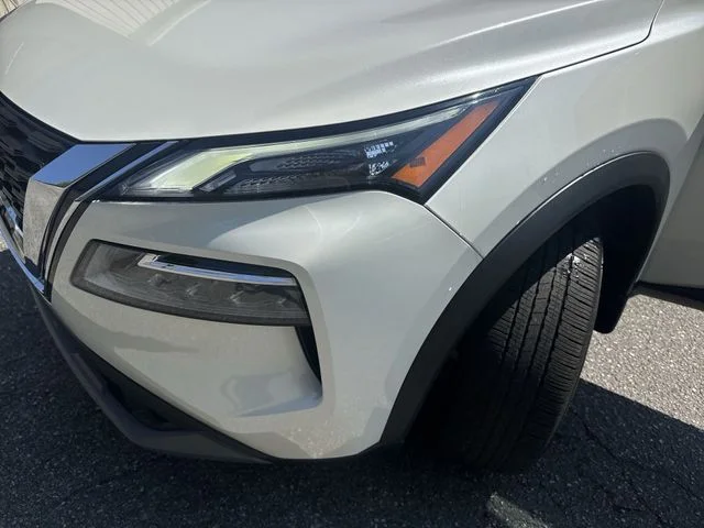 Used 2023 White Nissan SV image 30