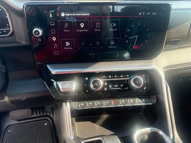 Used 2024 White GMC Denali image 22