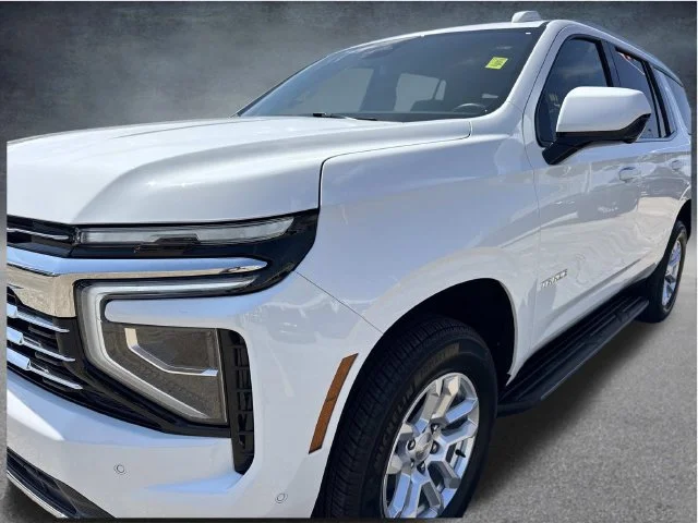 Used 2025 White Chevrolet LT image 9
