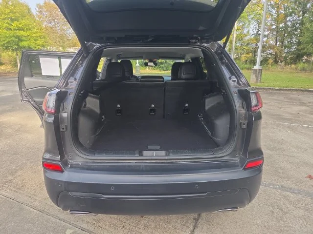 Used 2020 Gray Jeep Latitude Plus image 28