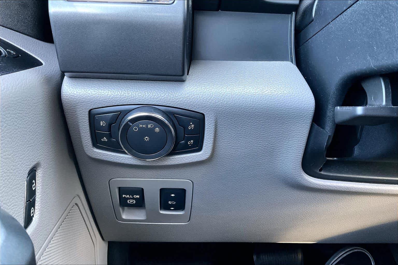 Used 2018 Magnetic Metallic Ford XLT image 32