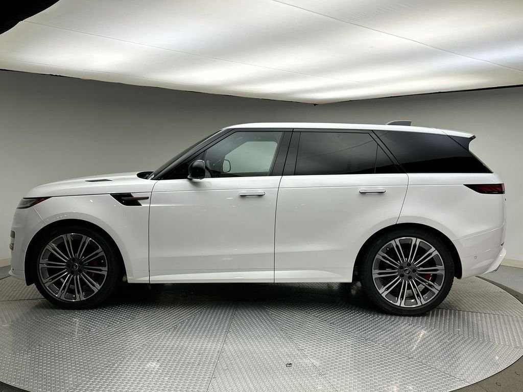 Certified Used 2025 Ostuni Pearl White Premium Metallic Land Rover Dynamic SE image 2