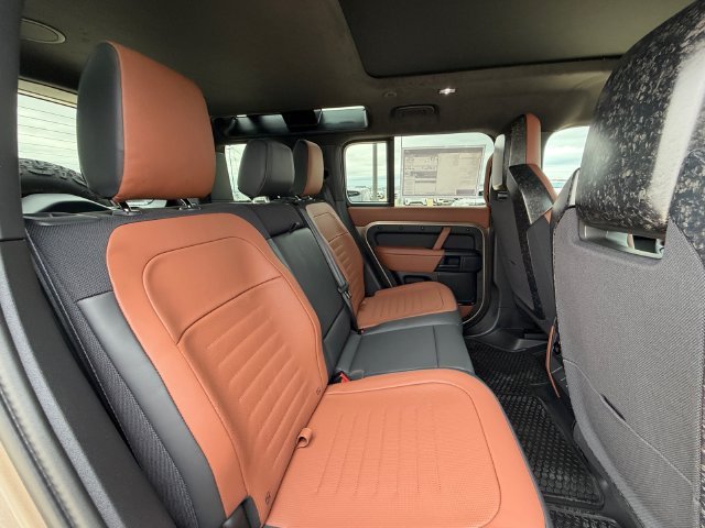 New 2026 Petra Copper Land Rover OCTA image 17