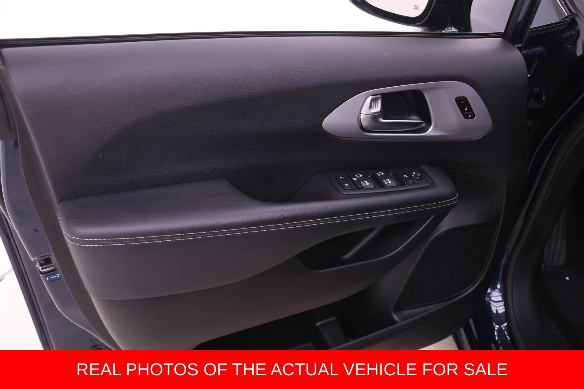 2025 Chrysler Pacifica Limited - Photo 9