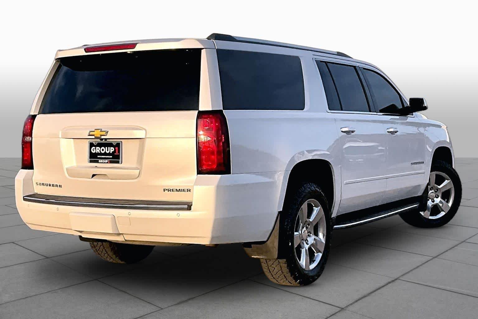 Used 2019 Iridescent Pearl Tricoat Chevrolet Premier image 13