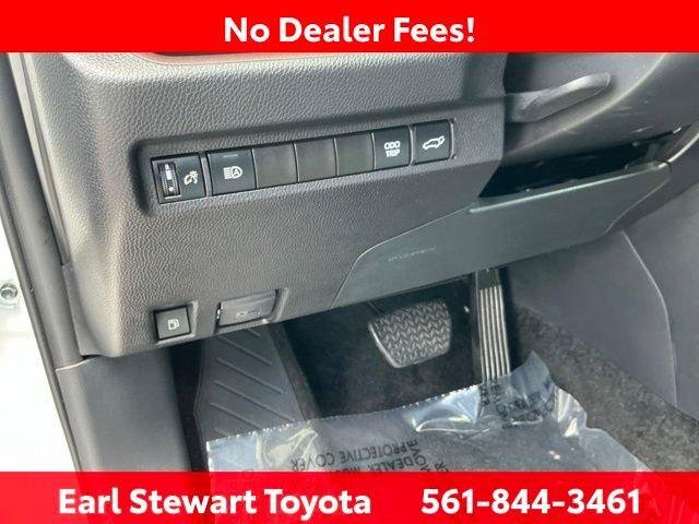 Certified Used 2024 WIND CHILL PEARL Toyota  image 29
