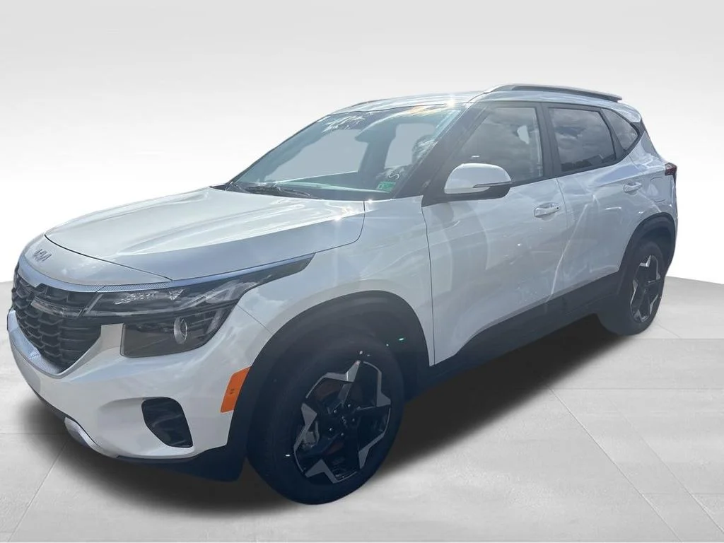 Used 2024 White Kia SX image 11