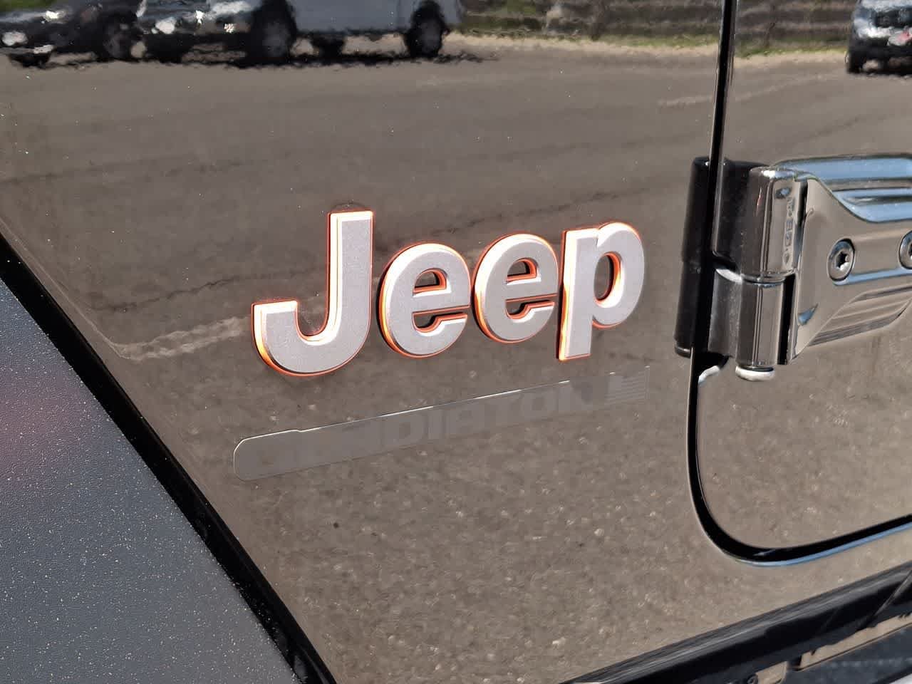 Certified Used 2025 Black Clearcoat Jeep Mojave image 28
