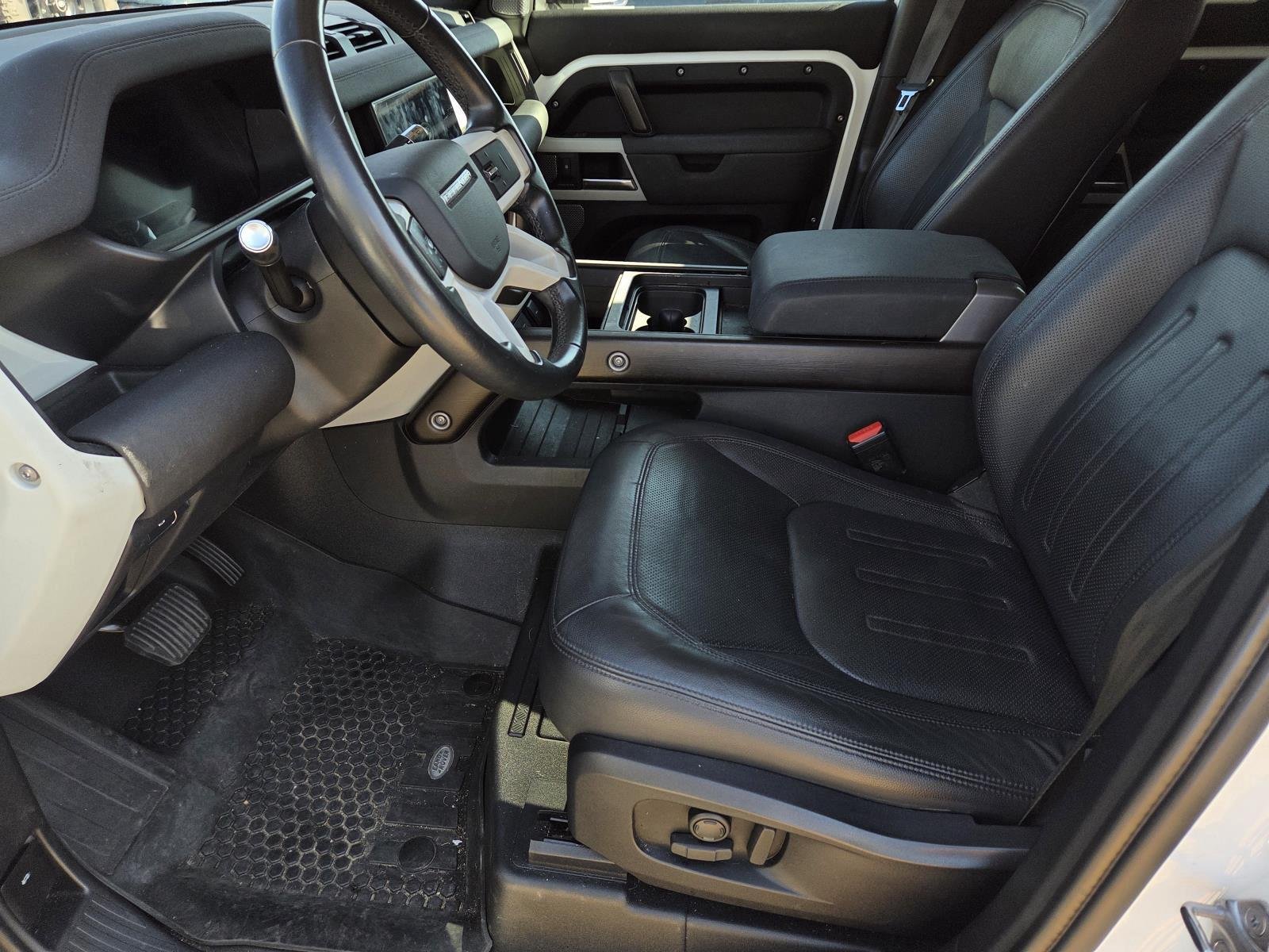 Used 2021 Fuji White Land Rover SE image 3