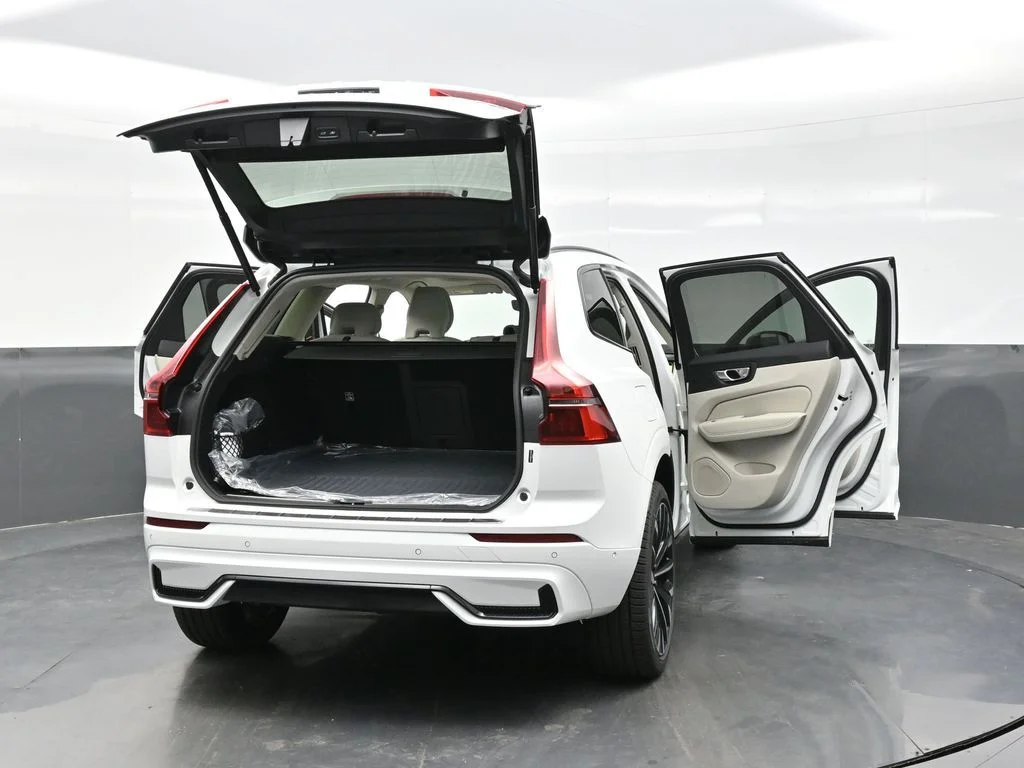 New 2026 Crystal White Volvo T8 Ultra image 40