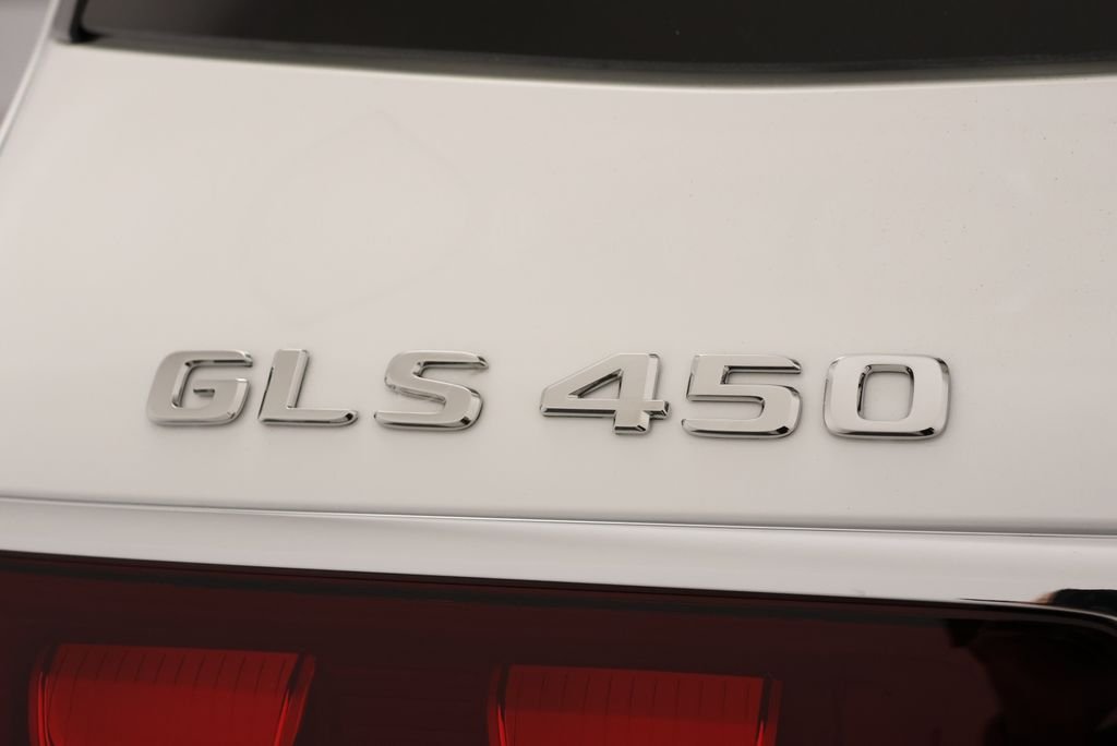 New 2026 MANUFAKTUR Moonlight White Metallic Mercedes-Benz GLS 450 image 9