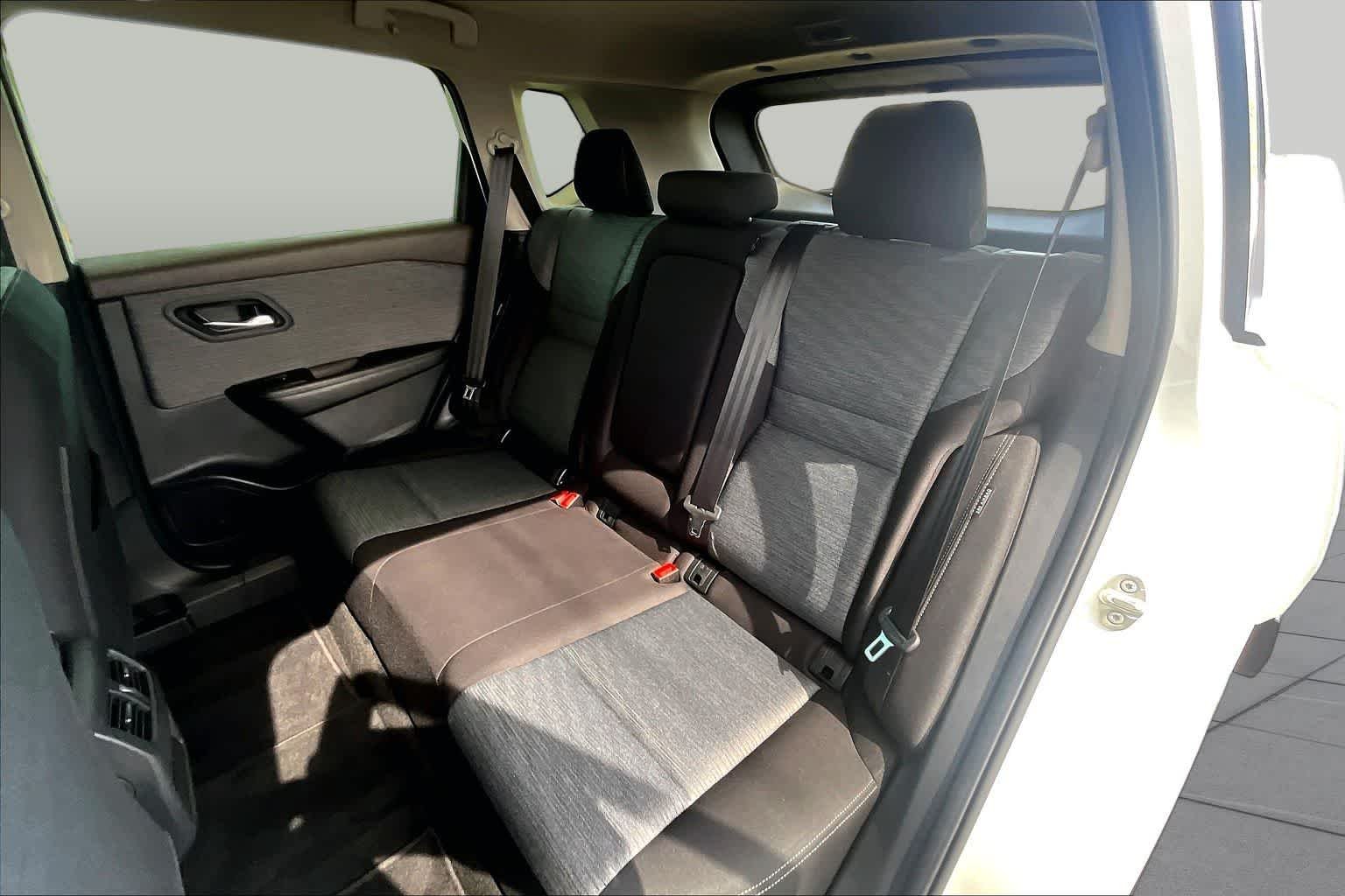 Used 2023 Pearl White Tricoat Nissan SV image 19