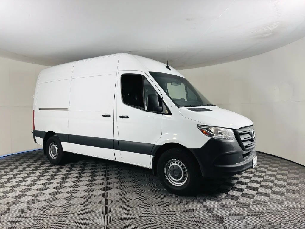 Used 2020  Mercedes-Benz  image 4