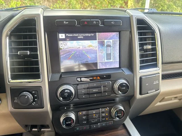 Used 2017  Ford Lariat image 23