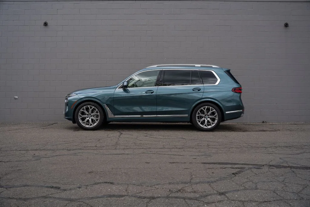 Used 2023 Blue BMW xDrive40i image 2